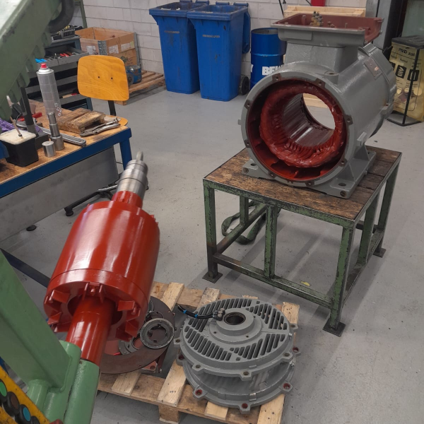 Gereviseerd machineonderdeel door Techmannen